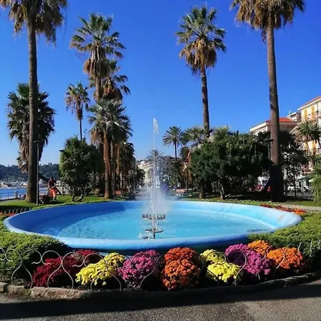 Casa Atena, Spaziosa, Romantica Con Idromassaggio Privato Apartmán *