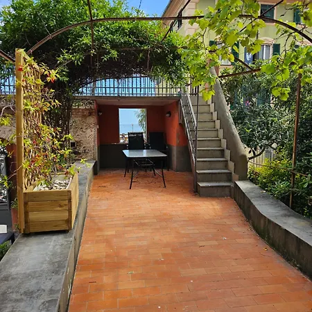 Casa Atena, Spaziosa, Romantica Con Idromassaggio Privato * Varazze