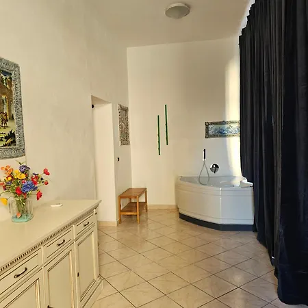 Casa Atena, Spaziosa, Romantica Con Idromassaggio Privato * Varazze