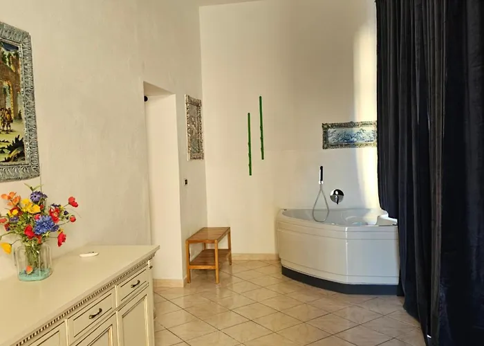 Casa Atena, Spaziosa, Romantica Con Idromassaggio Privato * ואראצה