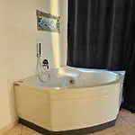 아파트 Casa Atena, Spaziosa, Romantica Con Idromassaggio Privato