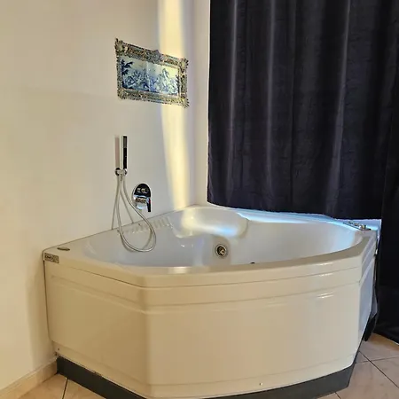 Casa Atena, Spaziosa, Romantica Con Idromassaggio Privato