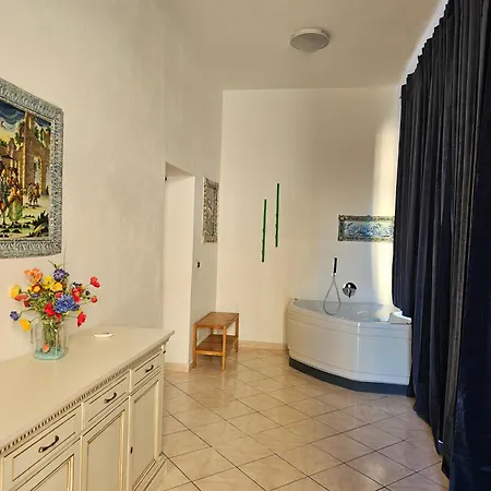 Apartment Casa Atena, Spaziosa, Romantica Con Idromassaggio Privato *