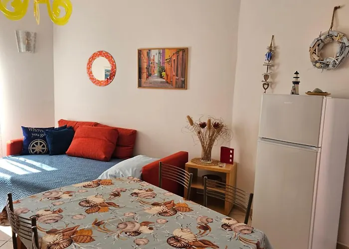 Casa Atena, Spaziosa, Romantica Con Idromassaggio Privato Lägenhet *