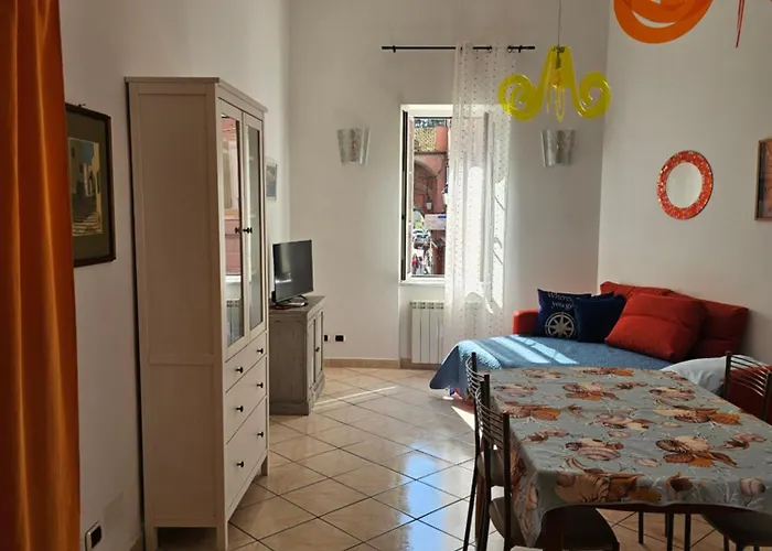 Lägenhet Casa Atena, Spaziosa, Romantica Con Idromassaggio Privato