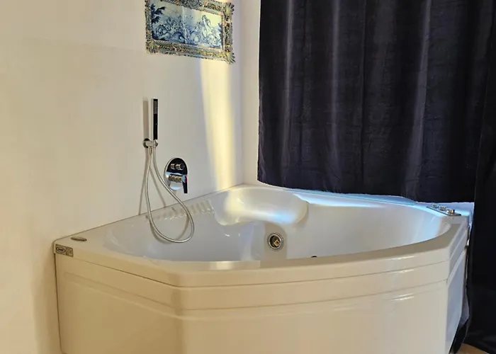 Casa Atena, Spaziosa, Romantica Con Idromassaggio Privato